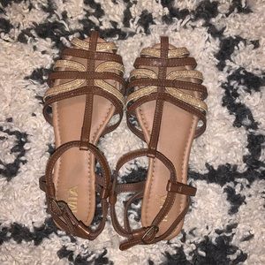 Mia brown and gold sandals in size 5